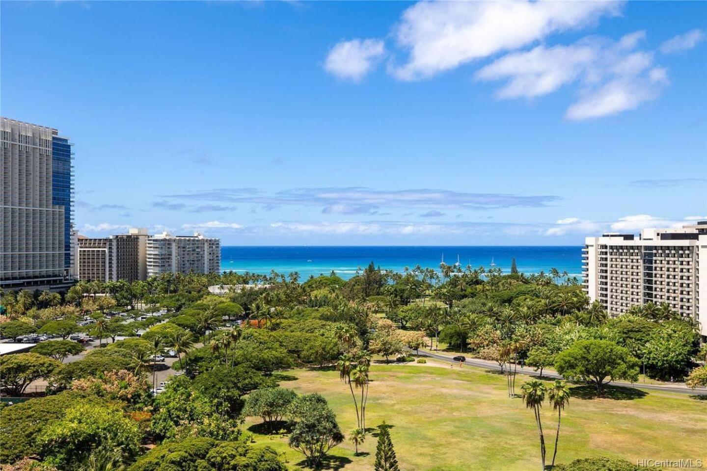 Luana Waikiki Oceanview High Floor Condo 1210 Хонолулу Екстериор снимка